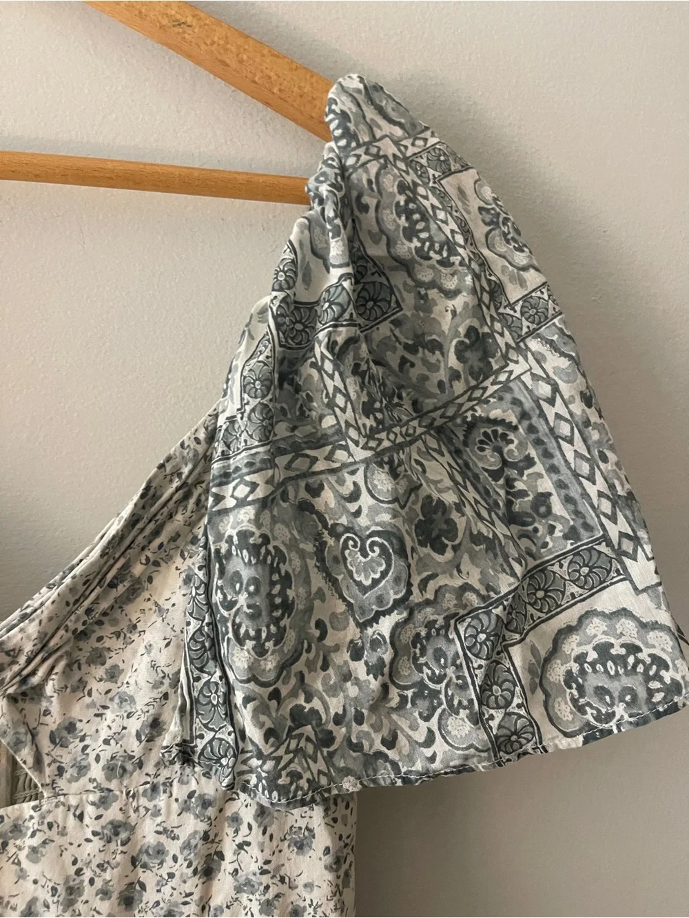 Boho Maxi Dress Cottagecore Flutter Sleeve Tiered Floral Abercrombie Size Small